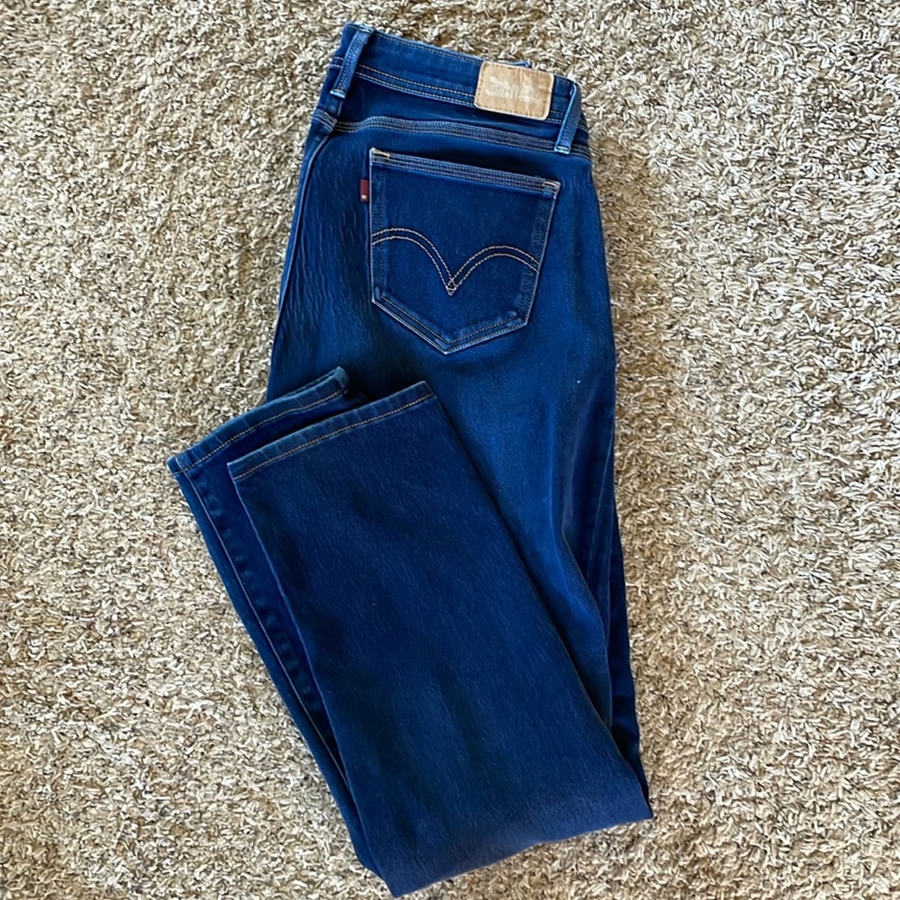 Dark wash Levi’s